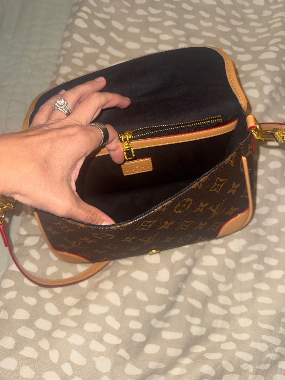 Source Unknown Brown Monogram Shoulder Bag with Tan Trim - Picture 5 of 5